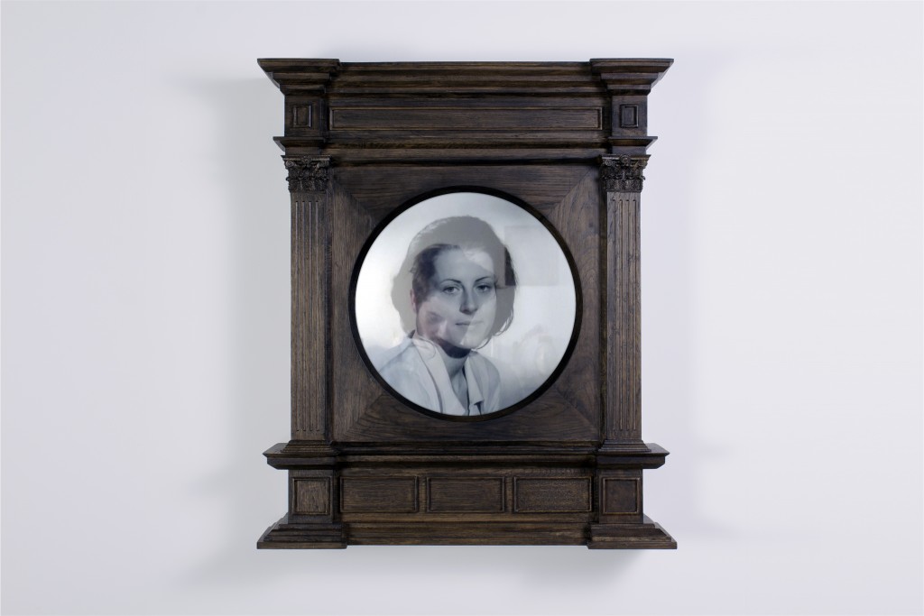 Benjamin Renoux-Tondo #1, Vidéo, écran, verre, bois, vernis, 83 x 71 x 14,5 cm, 2014
