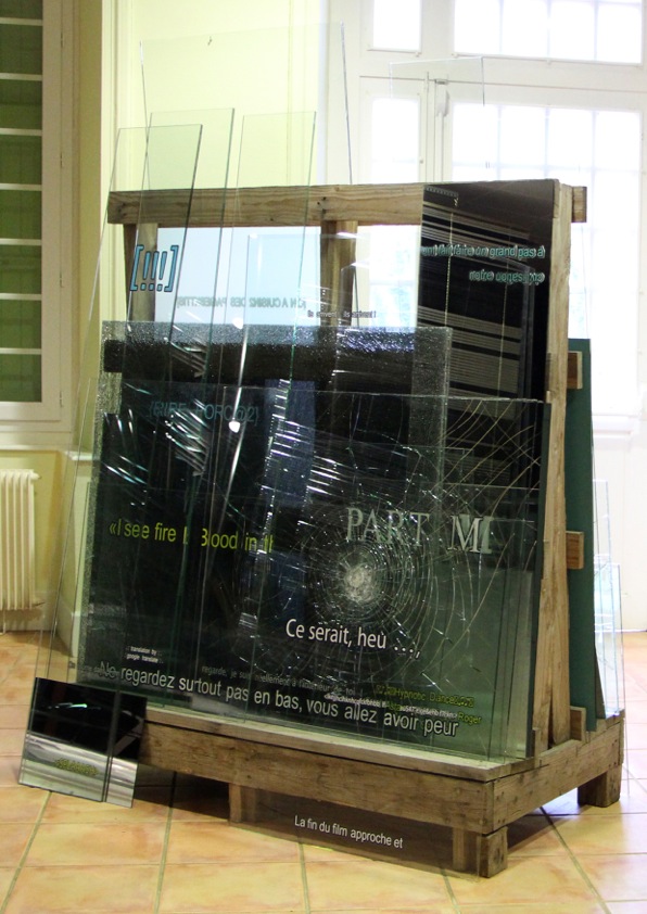 Unspaced-Remi Groussin-VOST-2015-sous-titres imprimés contrecollés sur plaques de verre et miroir- dim var