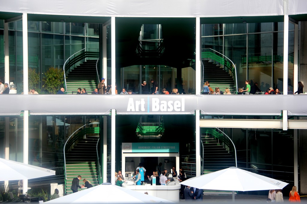L'intérieur du bâtiment de Art Basel